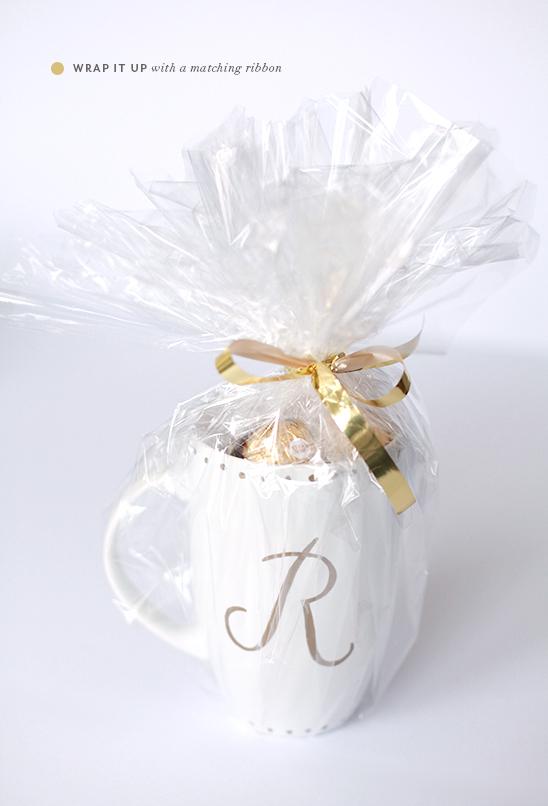DIY monogrammed gold sharpie mugs | how to wrap it | PINEGATE ROAD